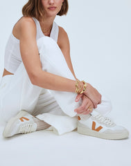 Veja&trade; V-90 Sneakers EXTRA WHITE UMBER
