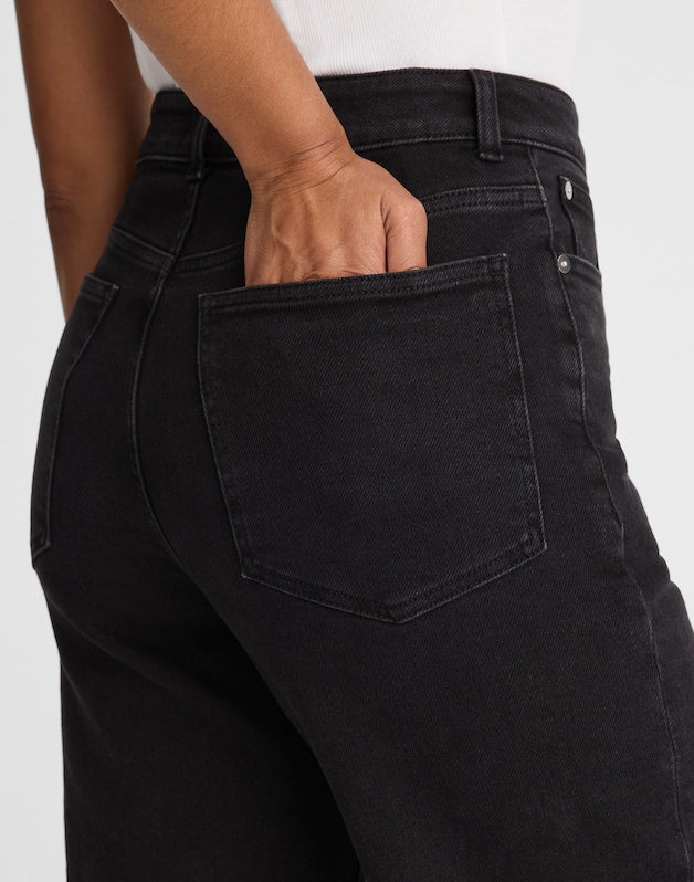 The Curvy Wide-Leg Jean in Super Stretch Denim BLACK FROST
