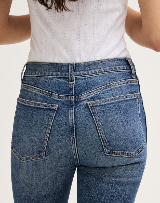 The Pencil Jean in Super Stretch Denim CONCHO WASH