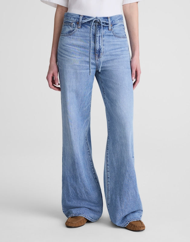 The Petite Ultimate Wide-Leg Jean in Airy Denim RAEBROOK WASH