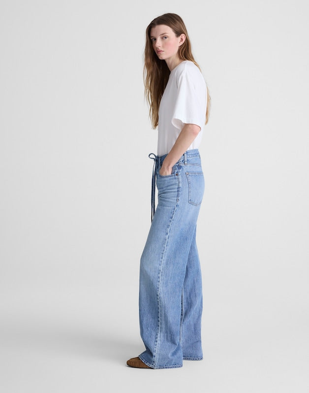 The Petite Ultimate Wide-Leg Jean in Airy Denim RAEBROOK WASH