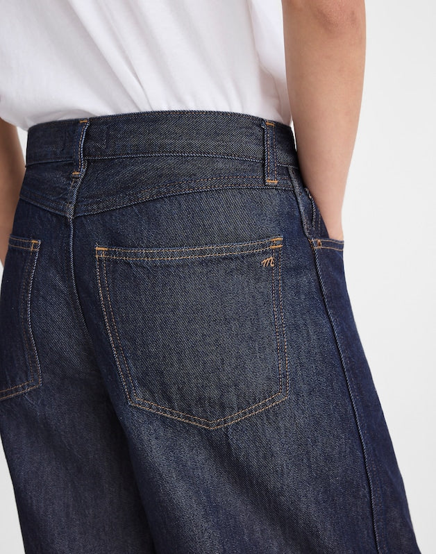 The V-Waist Bermuda Short in Airy Denim RINSE WASH
