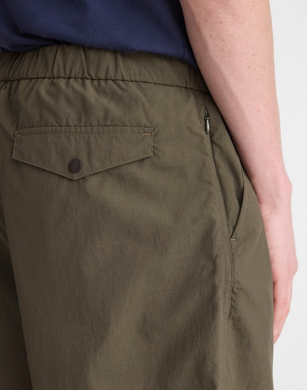 Pull-On Short in Nylon CAPERS