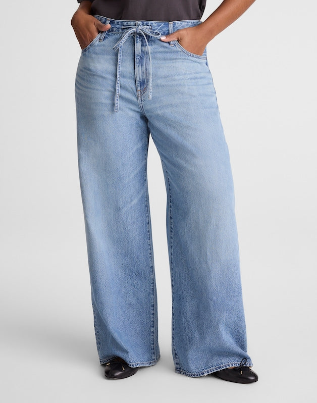 The Curvy Ultimate Wide-Leg Jean in Airy Denim RAEBROOK WASH
