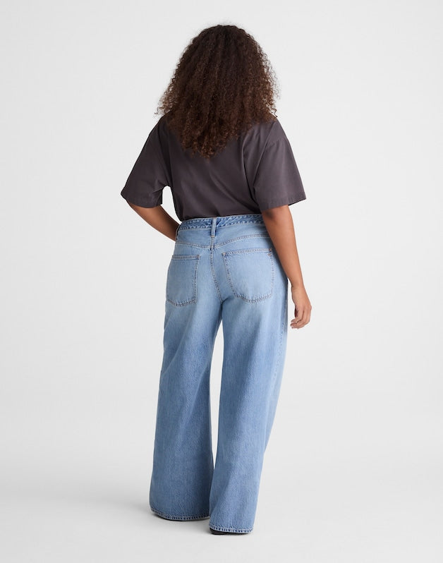 The Curvy Ultimate Wide-Leg Jean in Airy Denim RAEBROOK WASH