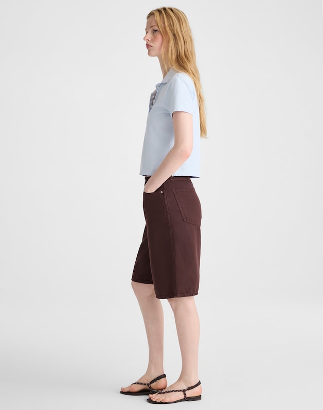 The V-Waist Bermuda Short in Airy Denim BURNT COCOA
