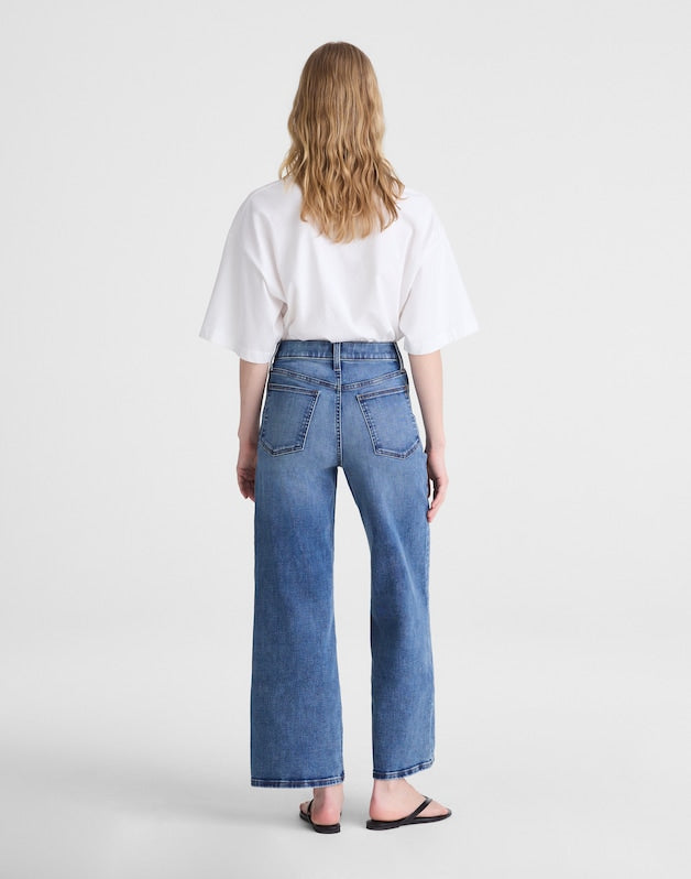 The Wide-Leg Crop Jean in Super Stretch Denim ONEIDA WASH