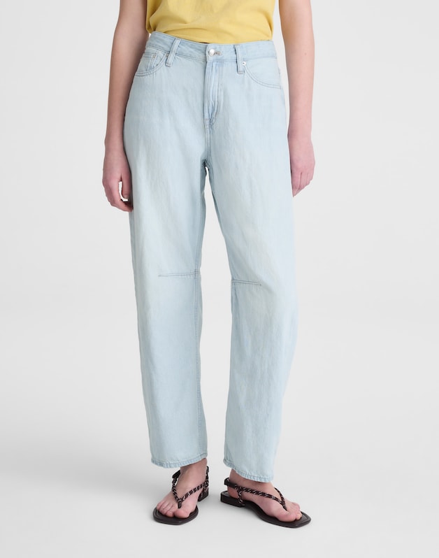 The Short Darted Barrel-Leg Jean in Airy Denim LAGUNA WASH