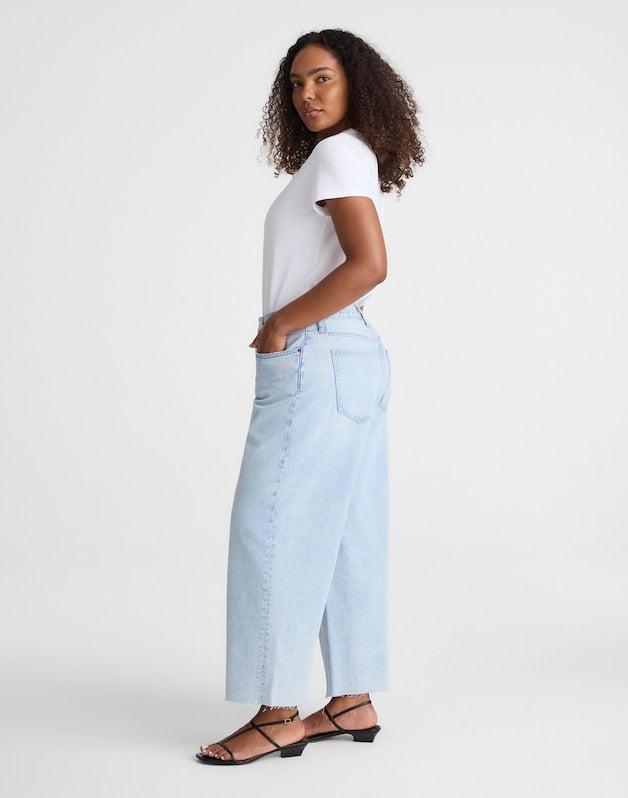 Short Curvy Low-Slung Baggy Crop Jeans in Foster Wash FOSTER WASH